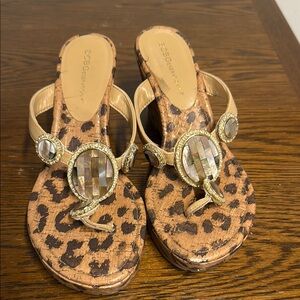 BCBGMAXAZRIA Women's Tan Sandals